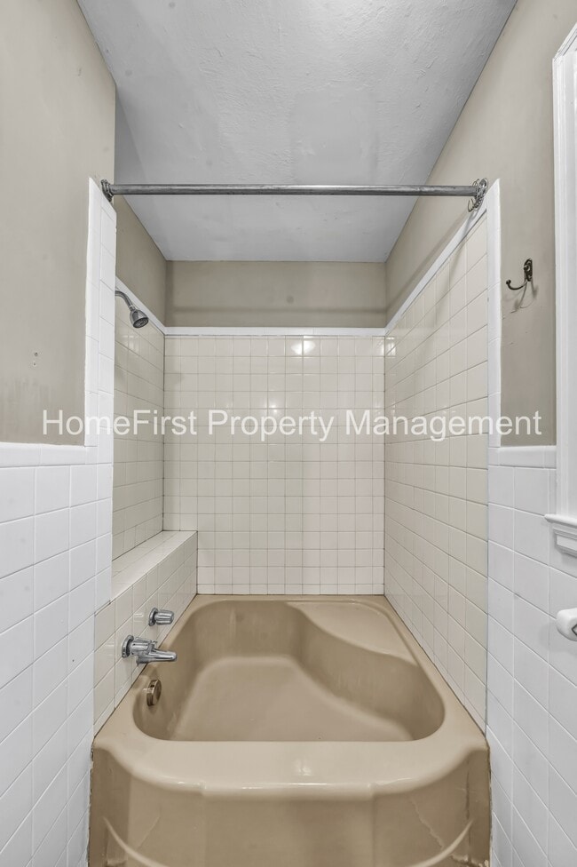 Building Photo - 105 Meadowlark Dr