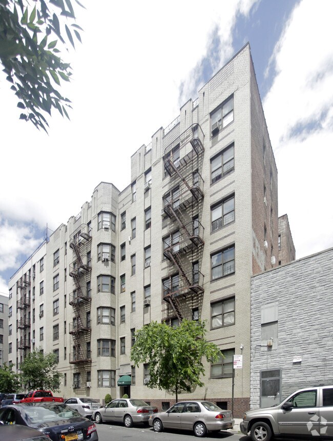 Building Photo - 75 Thayer St