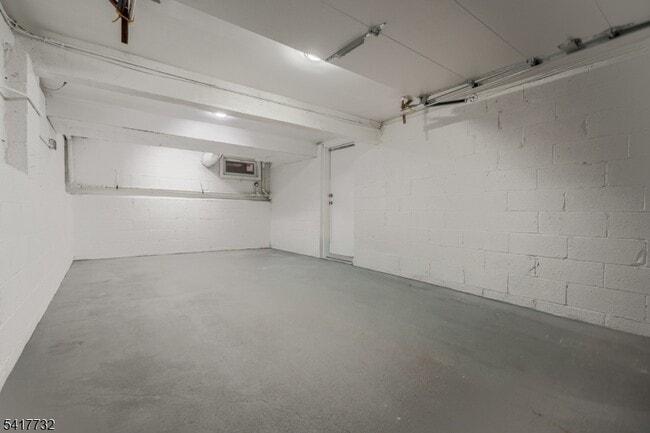 Building Photo - 15 Crown St