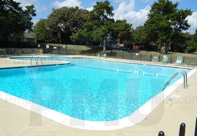 Building Photo - AVAILABLE NOW!!! Gorgeous 3+ Bed 2-Bath To...