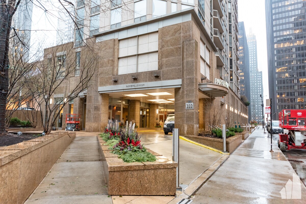 Building Photo - 222 N Columbus Dr