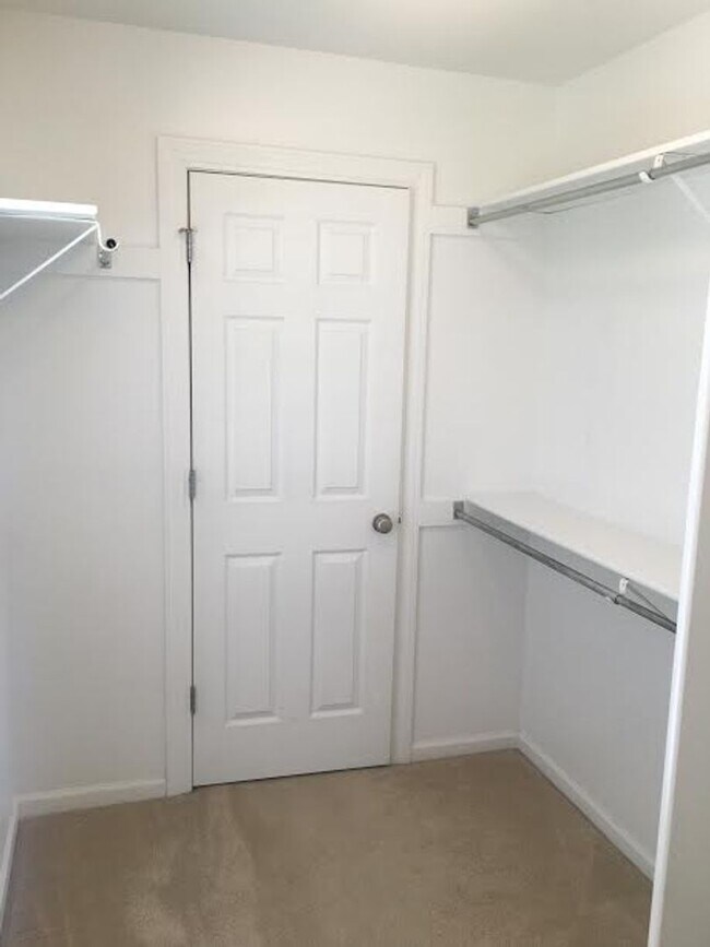 Building Photo - Updated 3x3.5 near Clinton Lake!