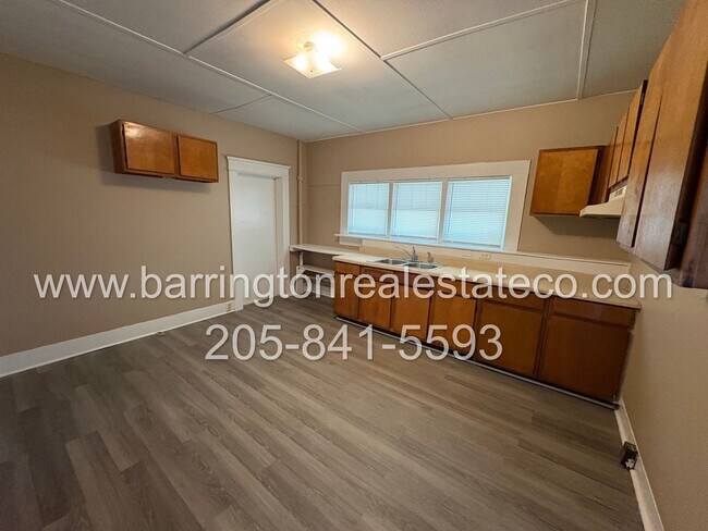 Building Photo - 4900 Terrace R-