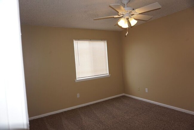 Building Photo - 2/1 Mayport Condo Near the Beach