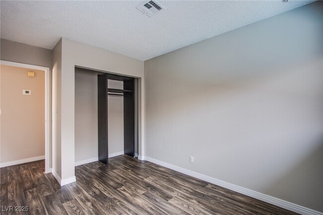 Building Photo - 5009 Evergreen Ave