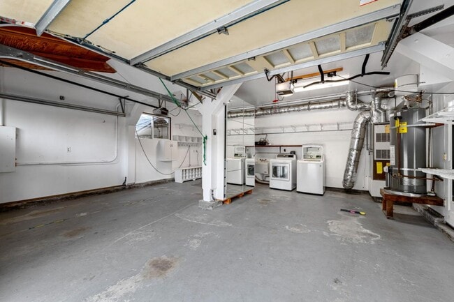Building Photo - 714 Rockaway Beach Ave