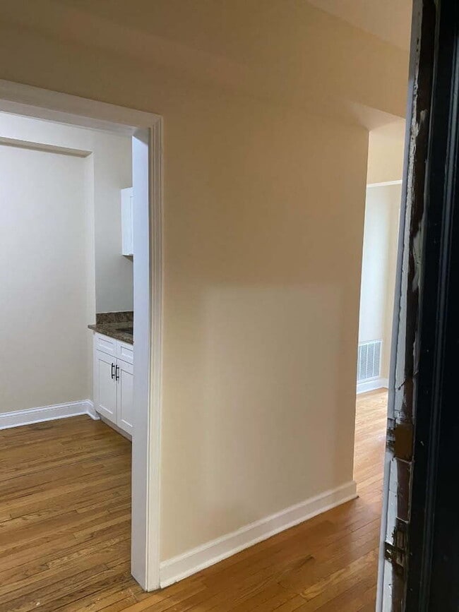 Building Photo - 1745 W 91st St