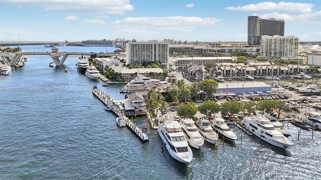 Building Photo - 1050 SE 15th St