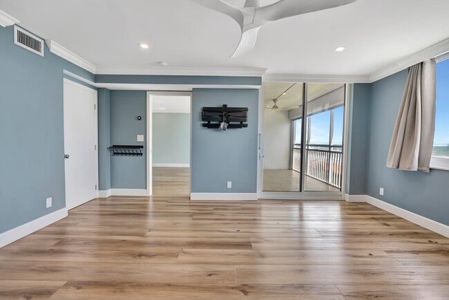 Building Photo - 911 Ocean Dr