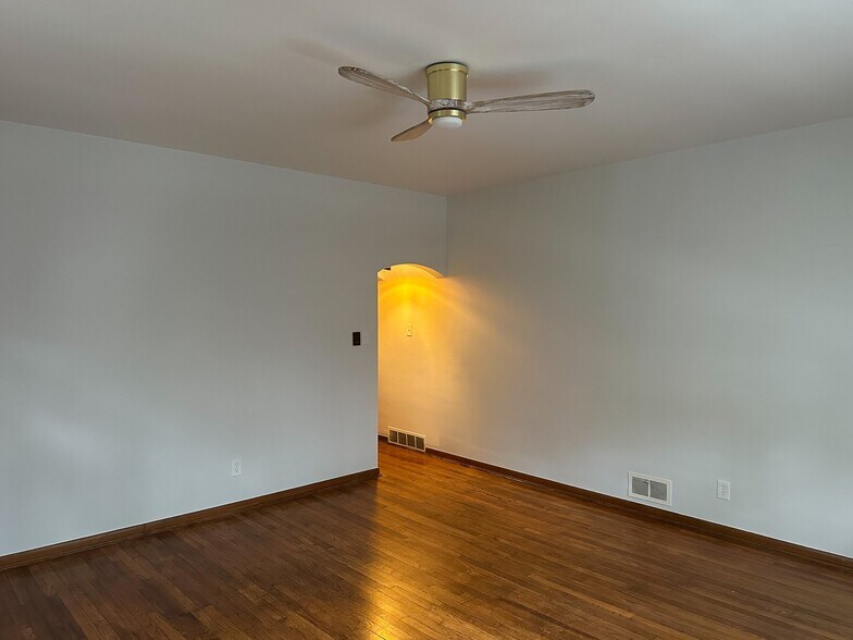 Building Photo - 4143 Chambers St