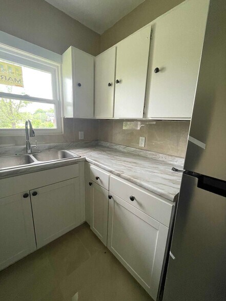 Building Photo - 300 Oxford Ave