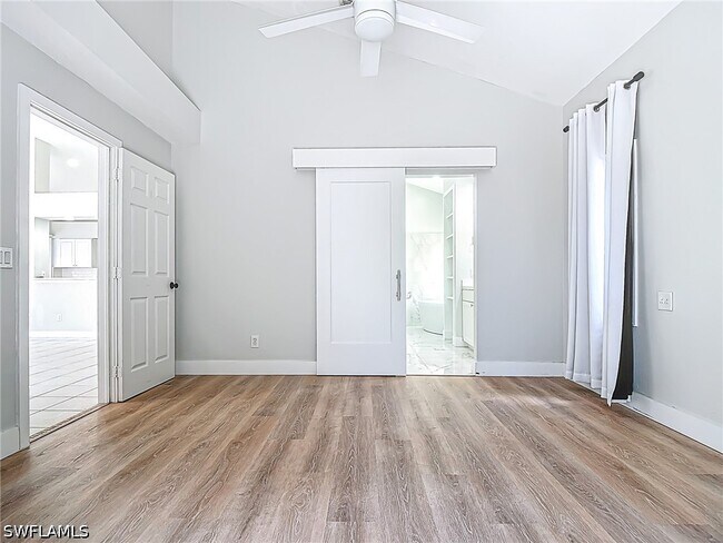 Building Photo - 351 Pindo Palm Dr