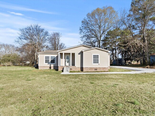Building Photo - Great Home Near Tanner High School!