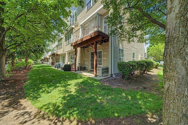 Building Photo - 180 Blue Heron Dr