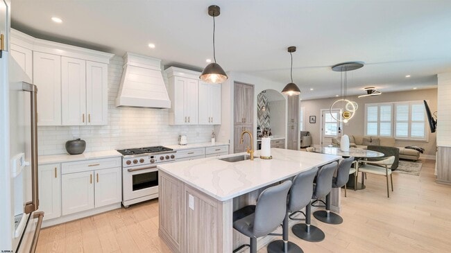 Building Photo - 6223 Winchester Ave