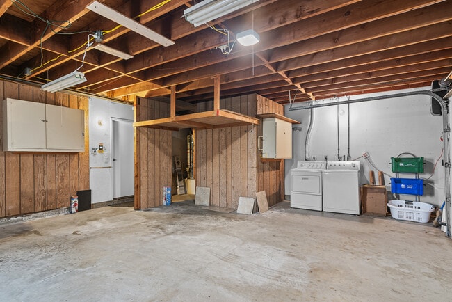 Building Photo - 1696 Caminito Aliviado