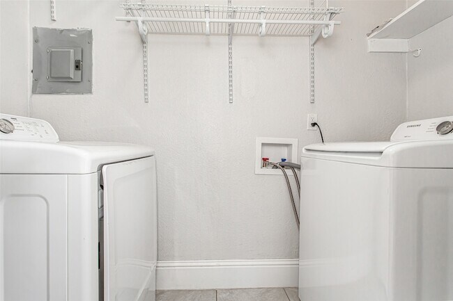 Building Photo - 4719 Junius St