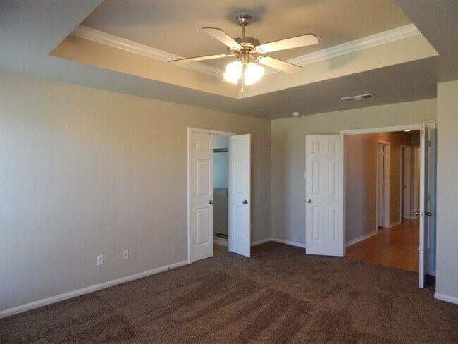 Building Photo - 601 Cattail Cir