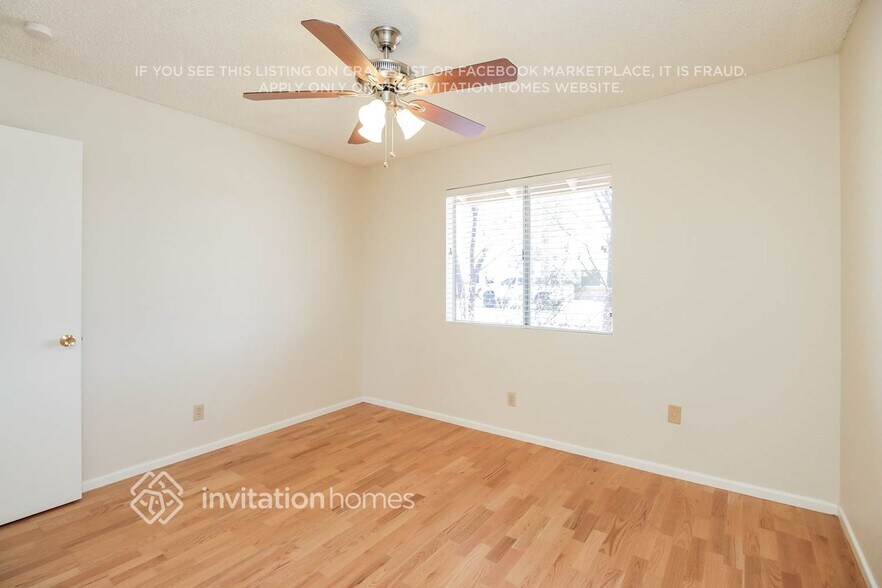 Building Photo - 580 W Del Rio St