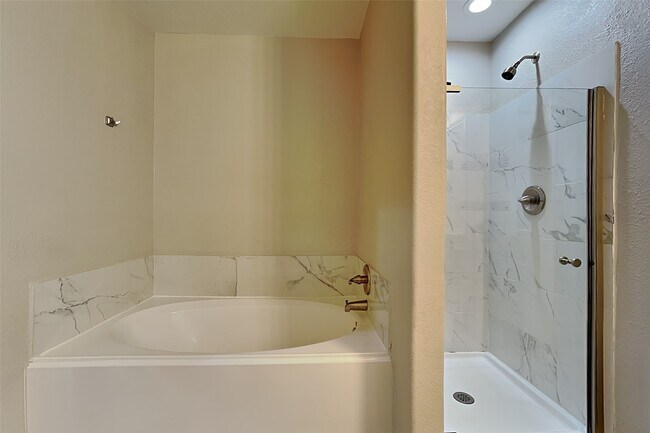 Building Photo - 16731 N Blue Jay Dr