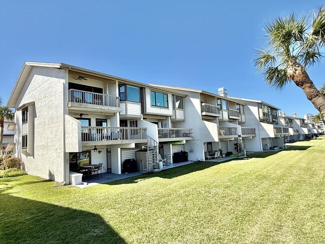 Building Photo - 160 Marina Del Rey Ct