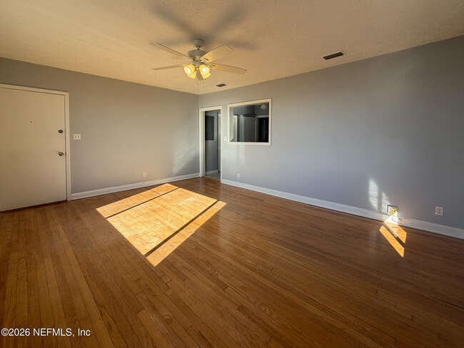 Building Photo - 1733 River Rd