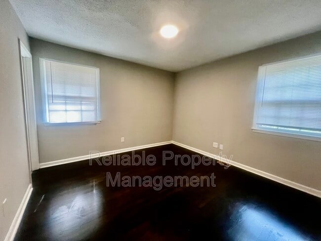 Building Photo - 511 Buck Branch Dr