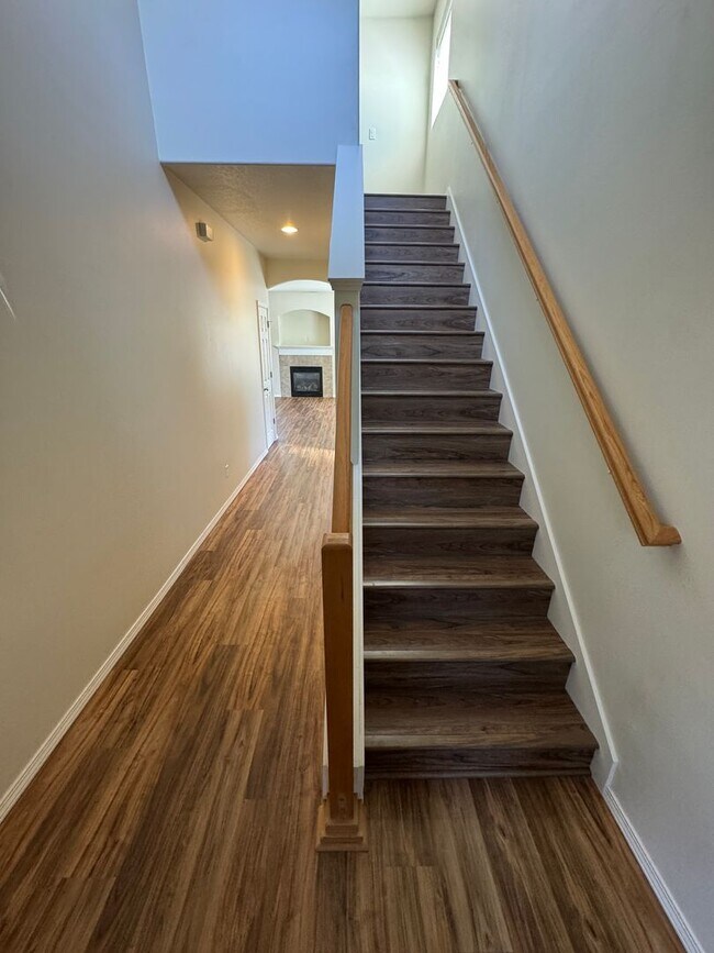 Building Photo - (GAR) 3 Bed/ 3 Bath