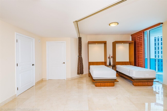 Building Photo - 801 Briny Ave