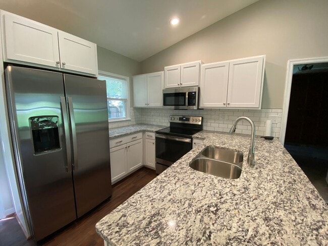 Building Photo - Updated 3 Bedroom 2 Bathroom Home in N. Ch...