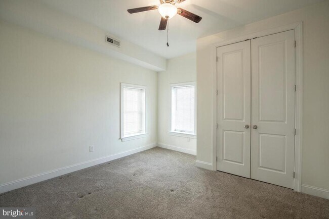 Building Photo - 30 W State St