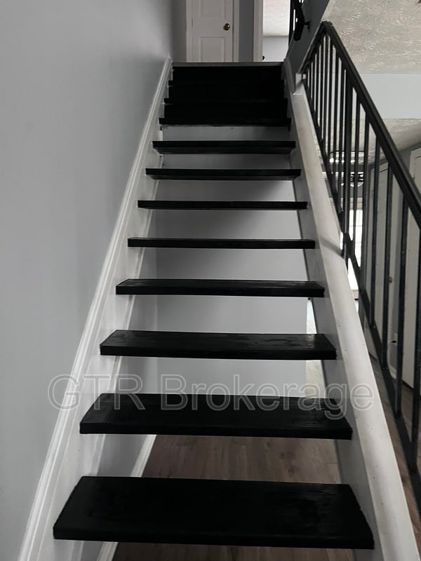 Building Photo - 2584 Stratford Ln