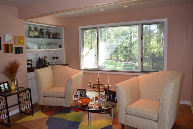 Building Photo - 301 Homan Ave