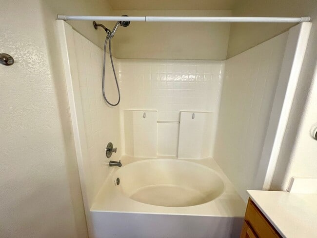 Building Photo - Cute 3 Bedroom Desert Lakes Golf Course Co...