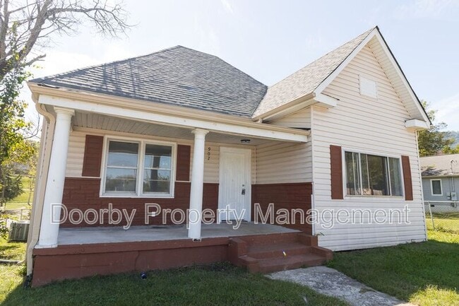 Building Photo - 902 W 38th St