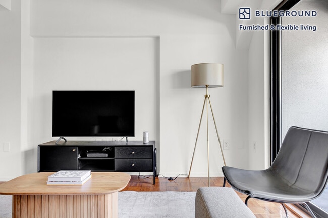 Building Photo - 360 W 34th St.