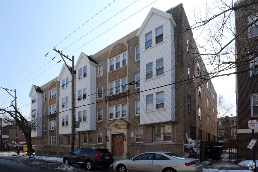 Building Photo - Camelot Apartments