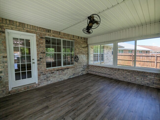 Building Photo - 9768 Parker Lake Cir
