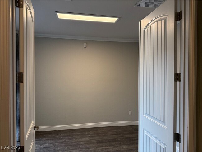 Building Photo - 304 Rezzo St