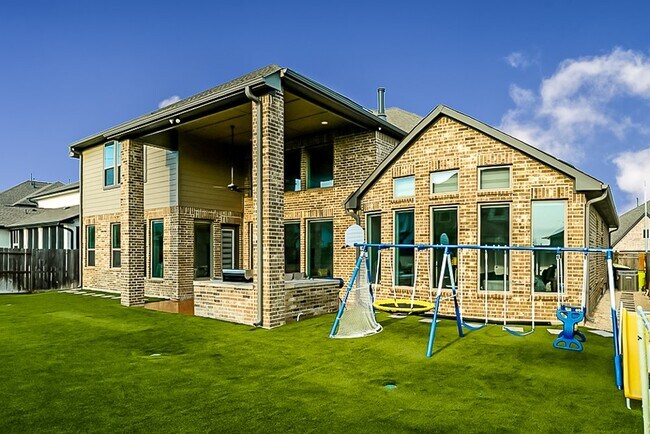 Building Photo - 10719 Klaria Cres Ct