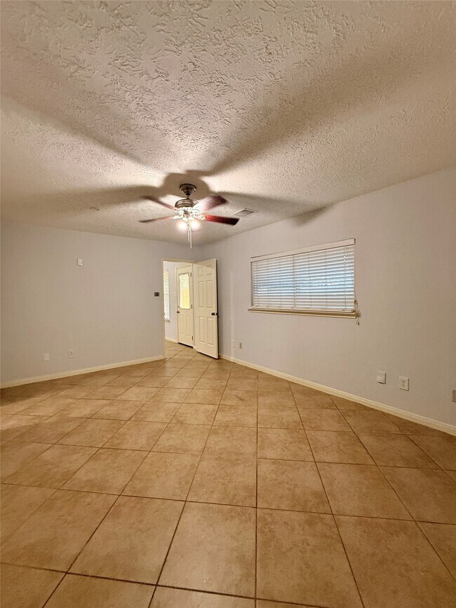 Building Photo - 9019 Autumnsong Dr