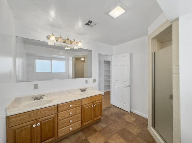Building Photo - Spacious 4-Bedroom Home with Stunning Hill...