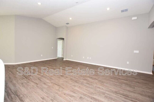 Building Photo - 749 Daphne Dr
