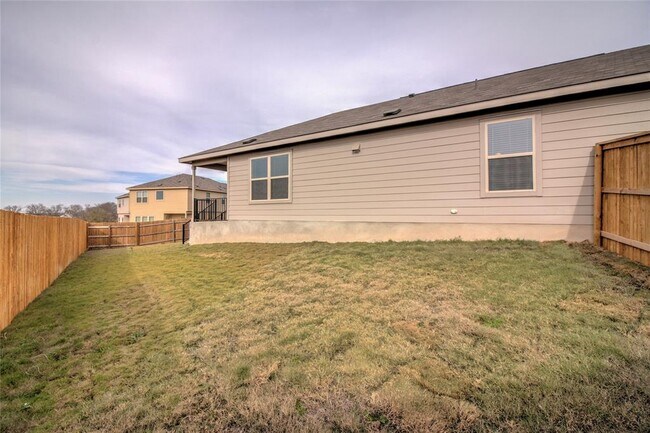 Building Photo - 344 Circle Wy