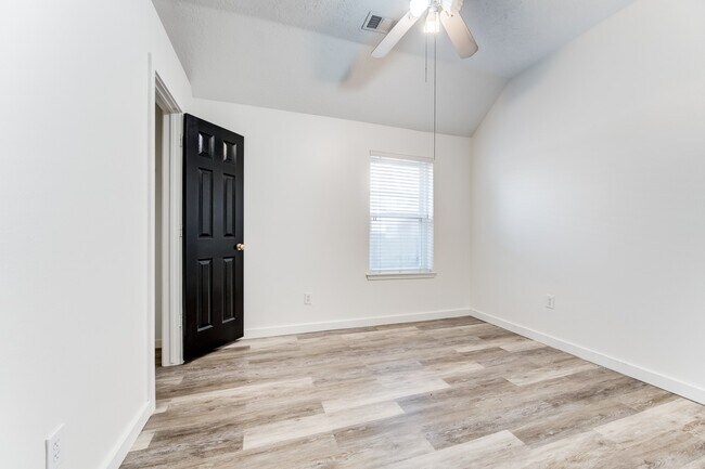 Building Photo - 31302 Baker Lake Dr