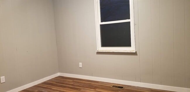 Building Photo - 60 Lorraine St