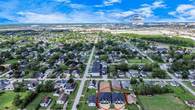 Building Photo - 7926 Gladstone St