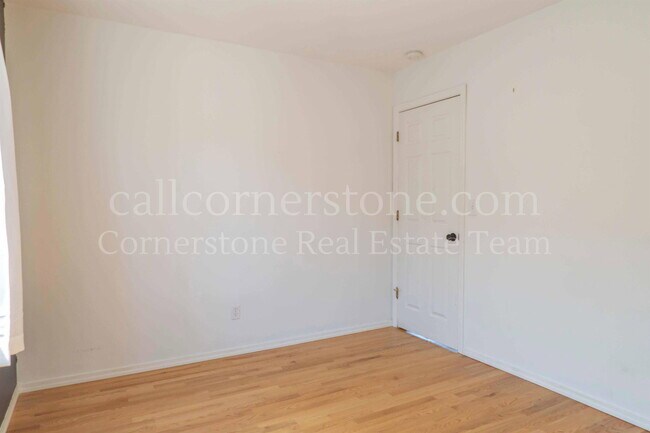 Building Photo - 743 Descendant Dr