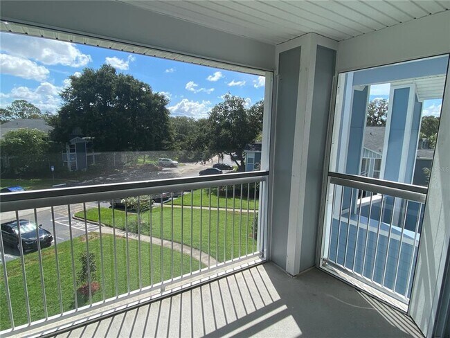 Building Photo - 2592 Grassy Point Dr