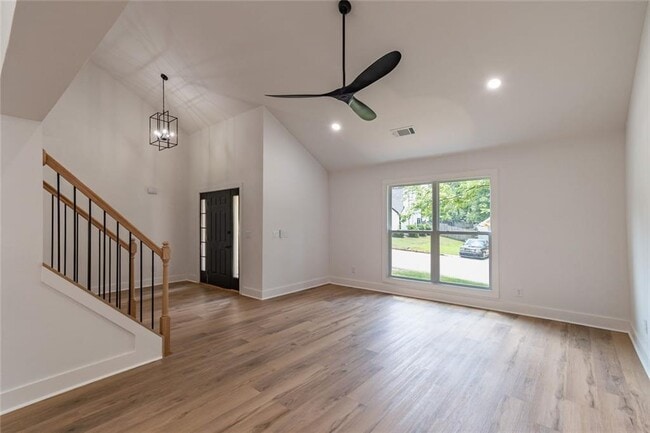 Building Photo - 2601 Garland Way